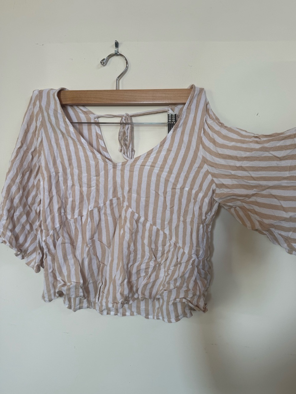 Hollister Striped Cropped V-Neck Top in Cream and White